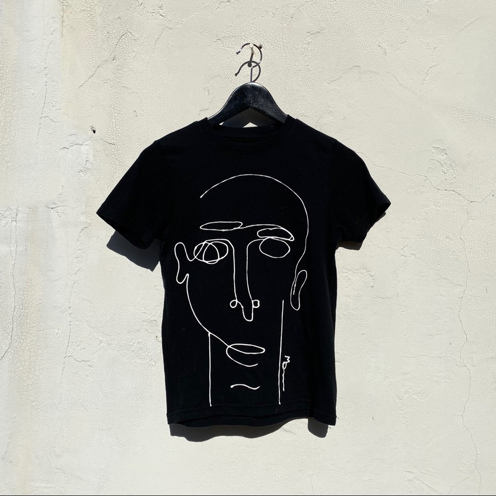 Worn-in black fitted xs/small adult/large kid tee